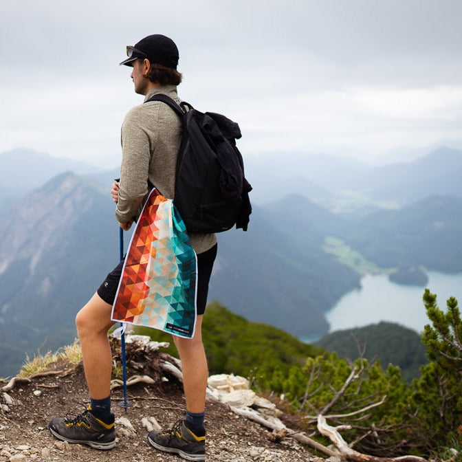 Kaleidoscope Orange - Ultra-leichtes Outdoor-und Wanderhandtuch  - 80cm x 40cm - WOODSANDWAVES