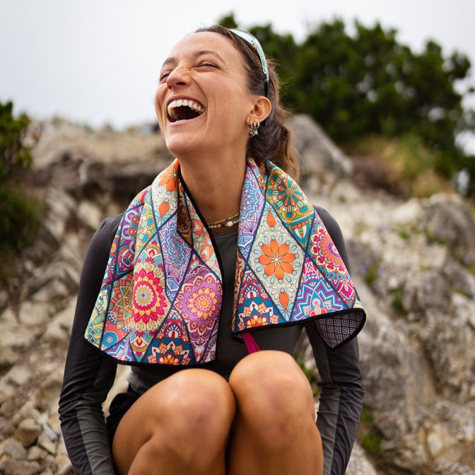 Mosaics - Ultra-leichtes Outdoor-und Wanderhandtuch  - 80cm x 40cm - WOODSANDWAVES