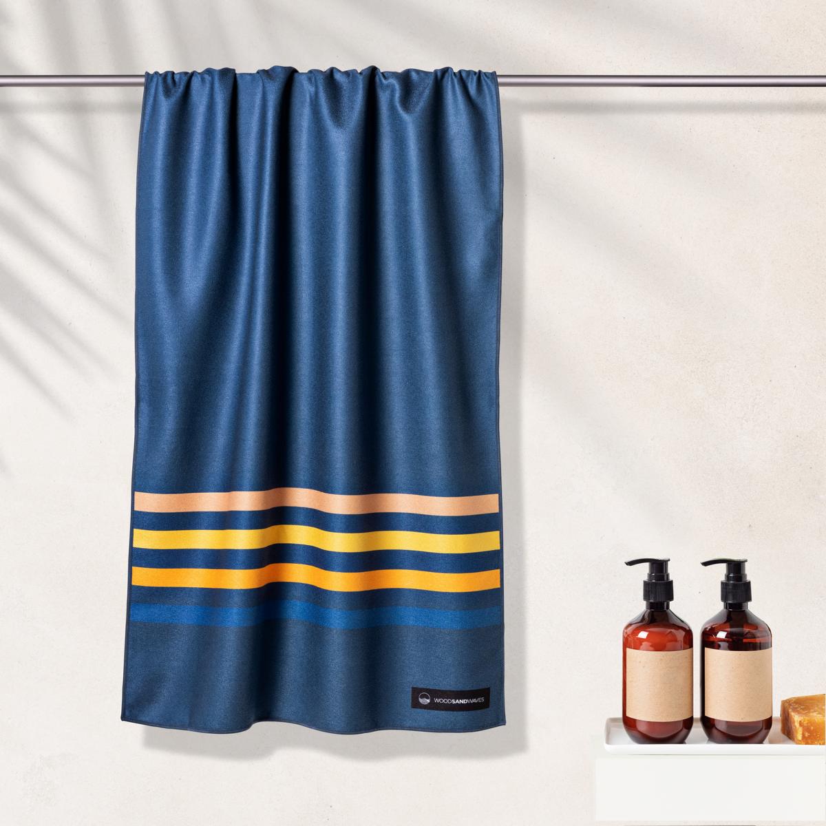 Calm Cruise - schnelltrocknendes Duschhandtuch aus Premium Mikrofaser - angenehm auf der Haut - 140 x 70cm - WOODSANDWAVES