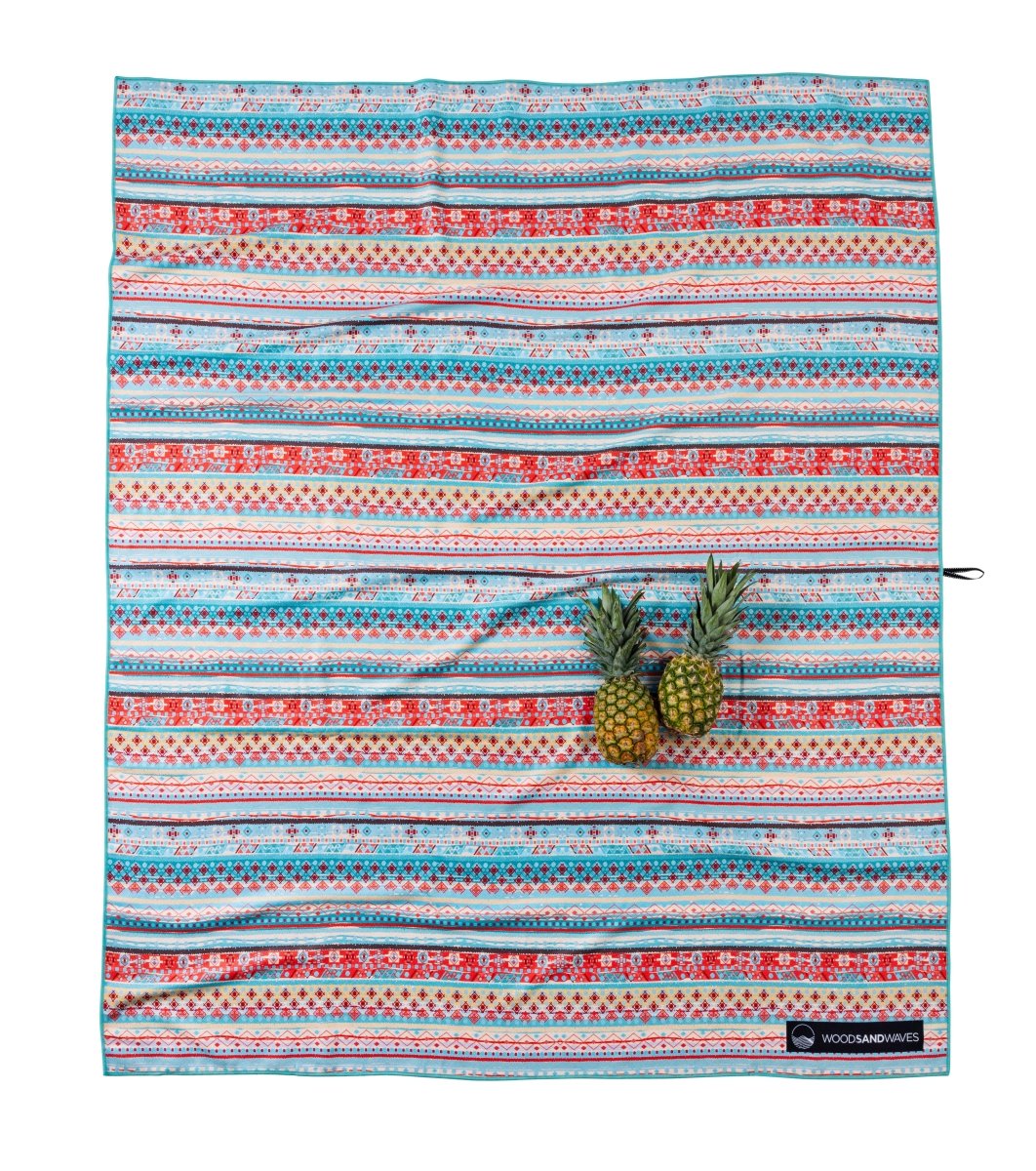 Bazaar of Dreams - Stranddecke XXL - leicht, kompakt & sandabweisend - woodsandwaves.co