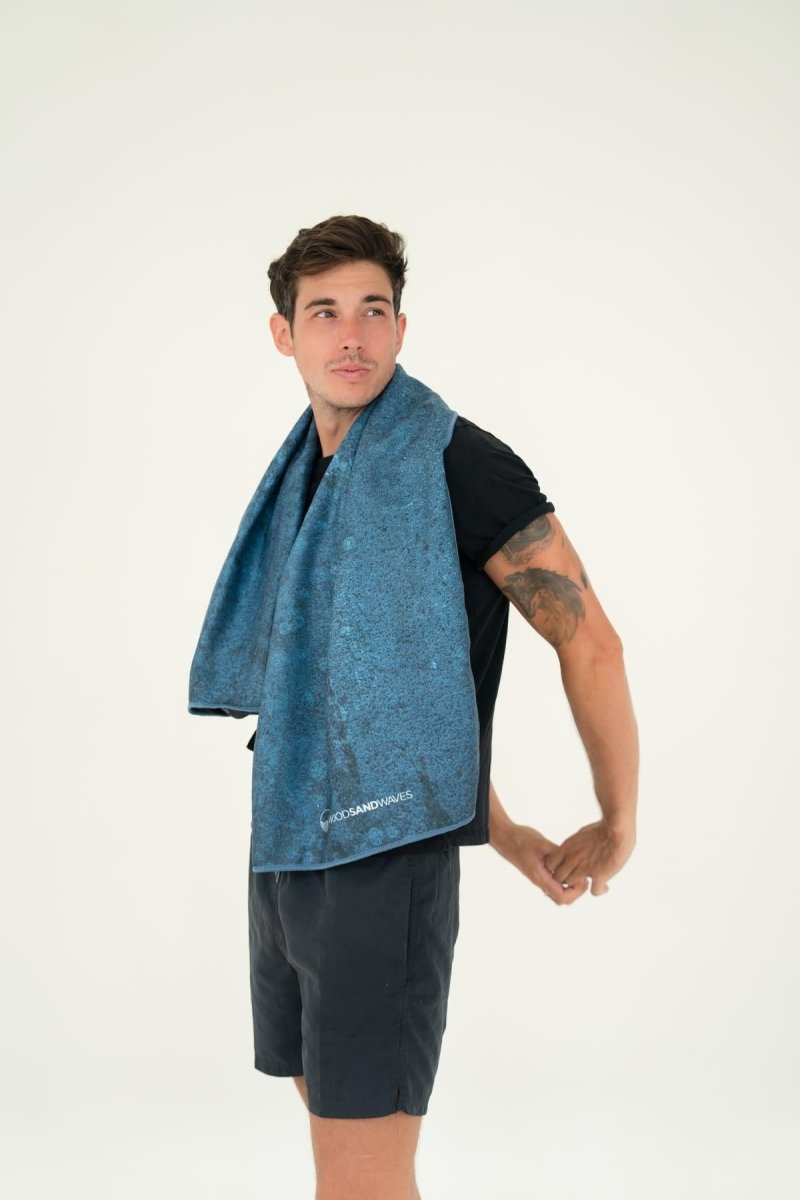 Blue Rebel - Sporthandtuch mit Magnet & Zipper - Tasche - woodsandwaves.co