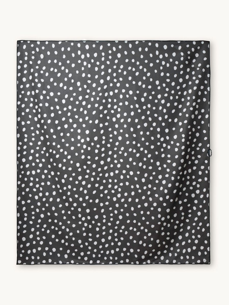 Cocoa Shore - Stranddecke XXL - leicht, kompakt & sandabweisend - woodsandwaves.co