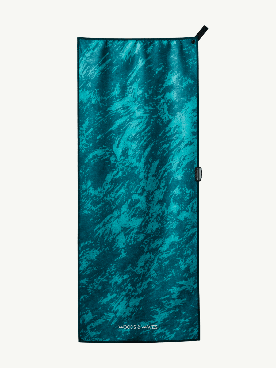 Green Energy Flow - Sporthandtuch mit Magnet & Zipper - Tasche - woodsandwaves.co