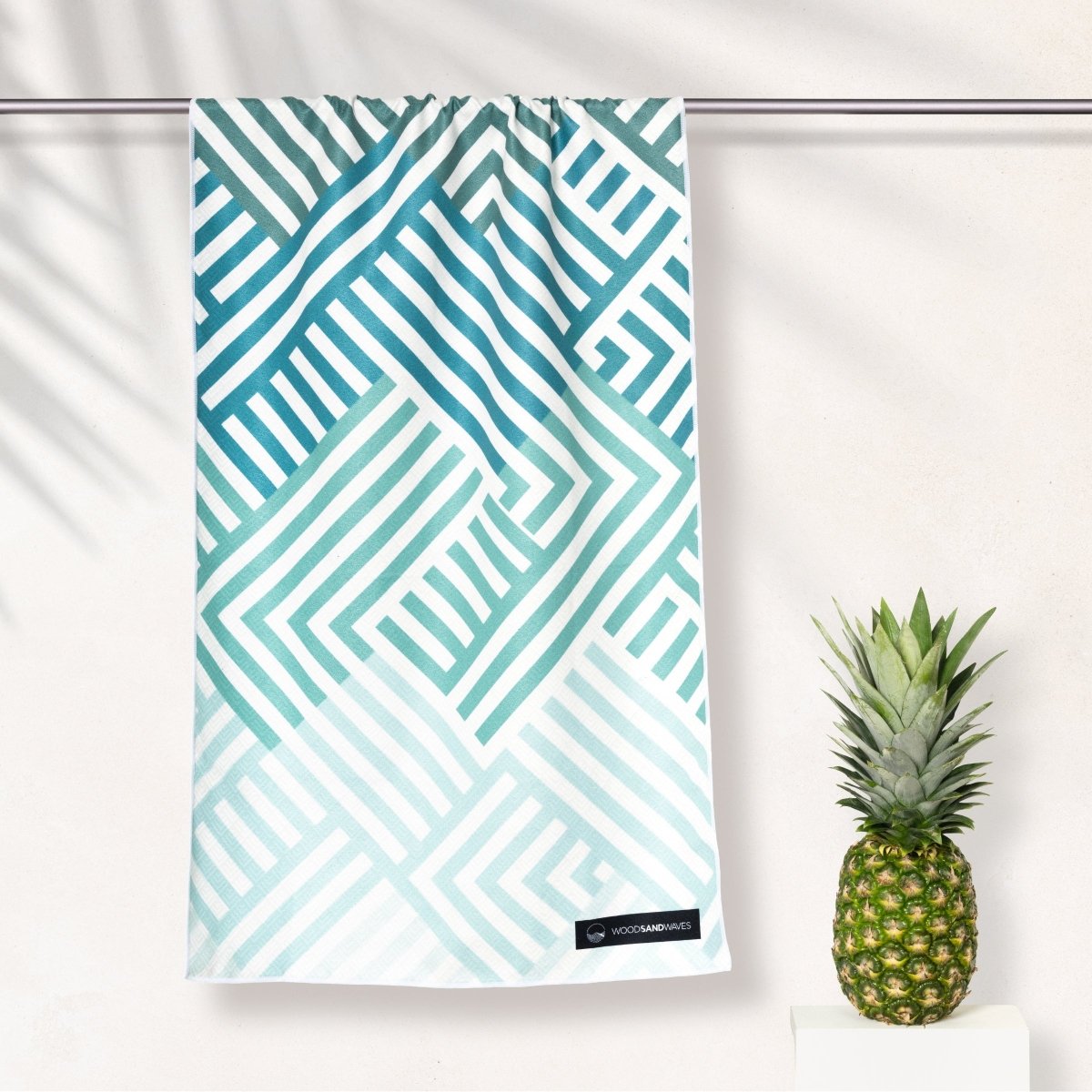 Mint Relaxation - Schnelltrocknendes Reise - und Strandtuch mit Geheimfach - woodsandwaves.co