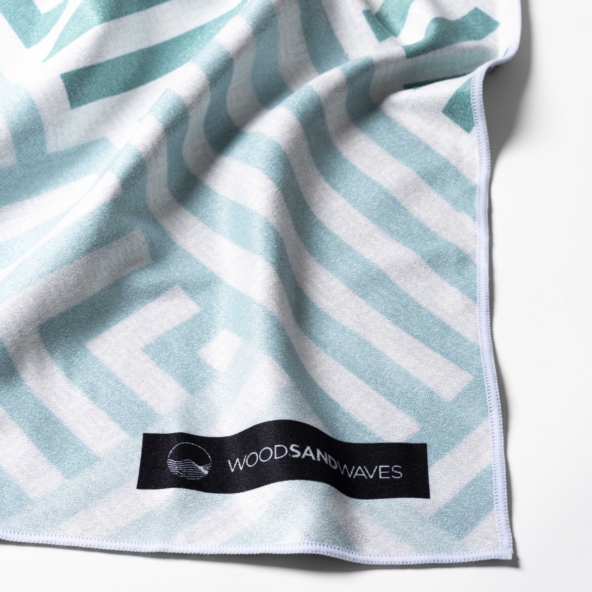 Mint Relaxation - Schnelltrocknendes Reise - und Strandtuch mit Geheimfach - woodsandwaves.co