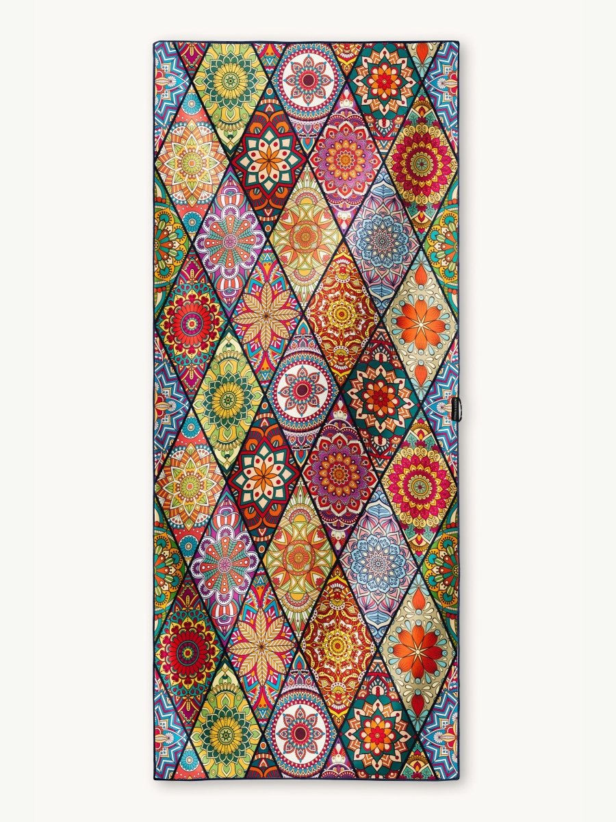 Mosaics - Schnelltrocknendes Reise - und Strandtuch mit Geheimfach - woodsandwaves.co