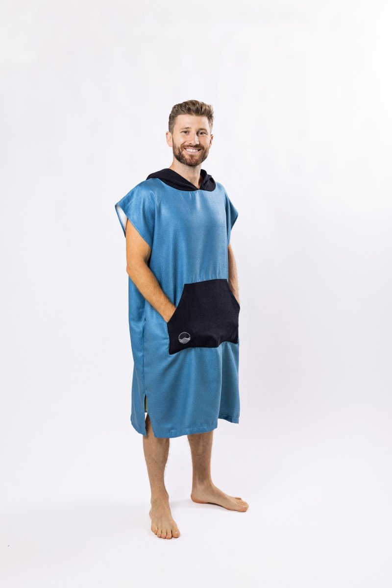 Surf - Poncho - für Frauen & Männer - aus schnelltrocknender und leichter Mikrofaser - woodsandwaves.co
