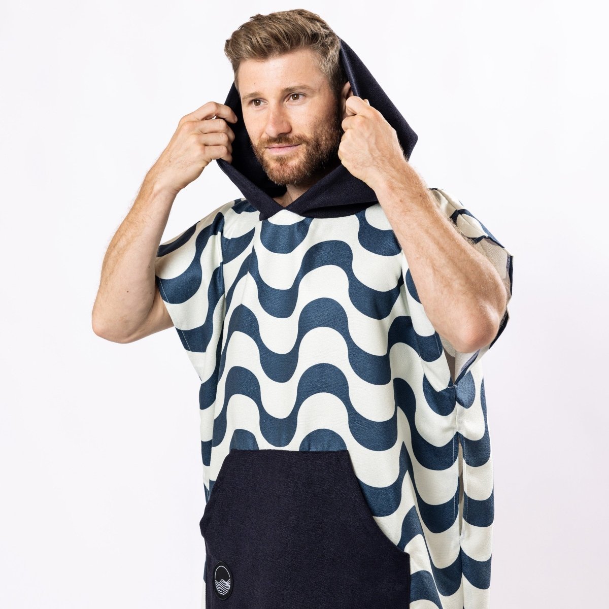 Surf - Poncho - für Frauen & Männer - aus schnelltrocknender und leichter Mikrofaser - woodsandwaves.co