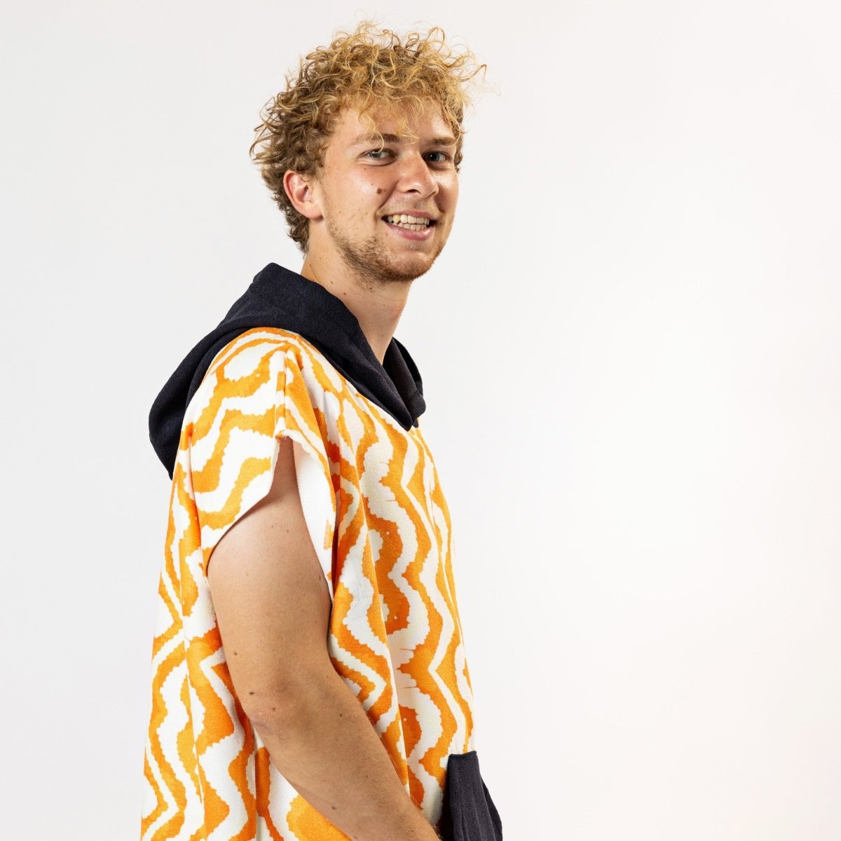 Surf - Poncho - für Frauen & Männer - aus schnelltrocknender und leichter Mikrofaser - woodsandwaves.co