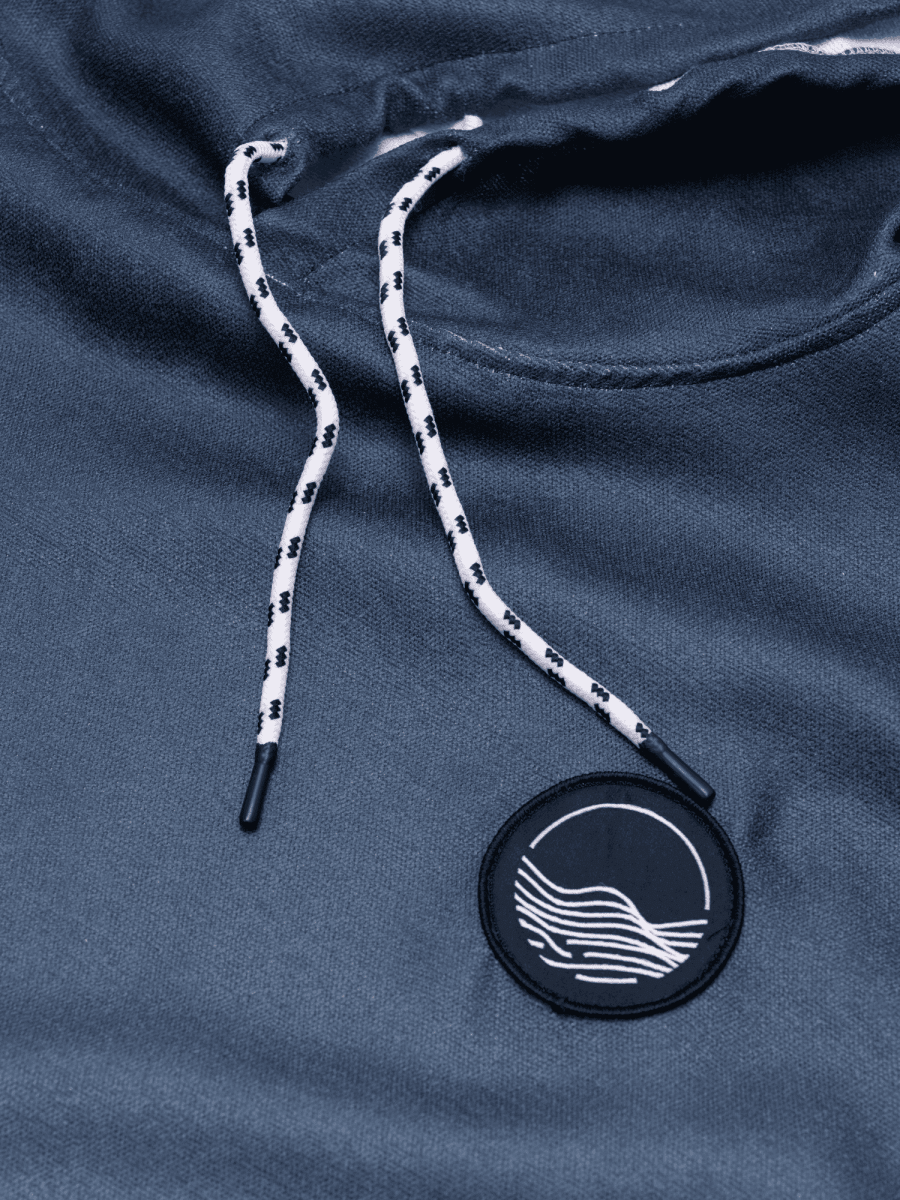 Surf - Poncho - für Frauen & Männer - aus schnelltrocknender und leichter Mikrofaser - Low Tide - woodsandwaves.co