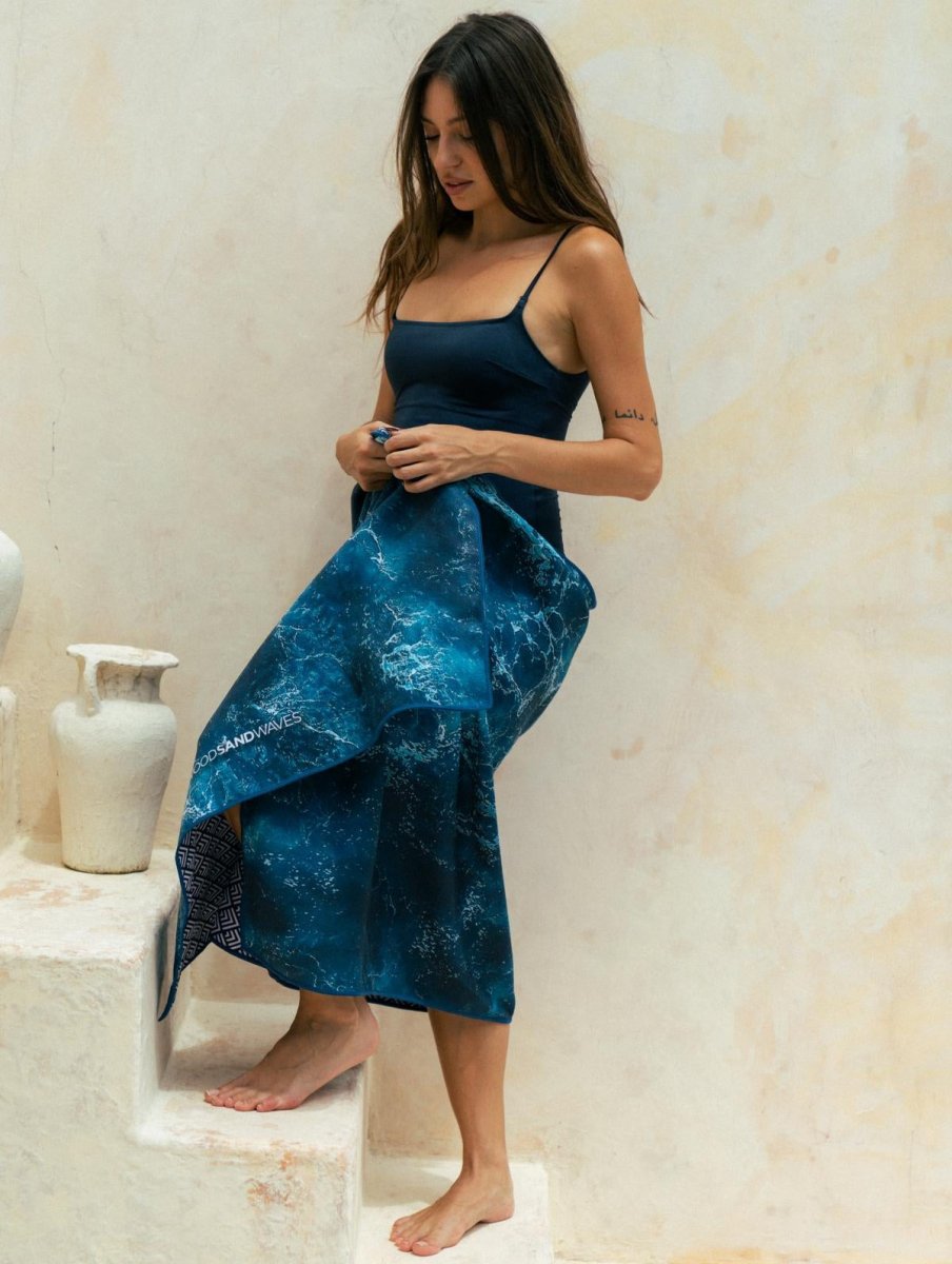 Wild Ocean - Reise - und Strandtuch mit Geheimfach - woodsandwaves.co